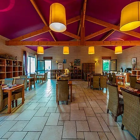 Appart hôtel Vacancéole - Le Domaine Du Golf D'albret 3*