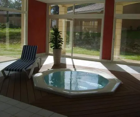 Vacanceole - Le Domaine Du Golf D'albret 3*