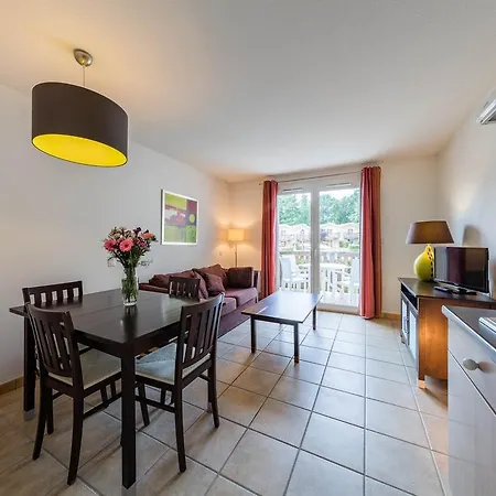 Vacancéole - Le Domaine Du Golf D'albret Appart hôtel 3*
