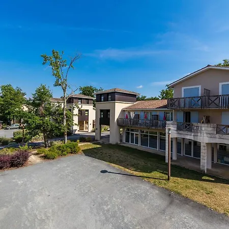 Aparthotel Vacanceole - Le Domaine Du Golf D'albret 3*
