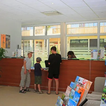 Appart hôtel Vacancéole - Le Domaine Du Golf D'albret Barbaste